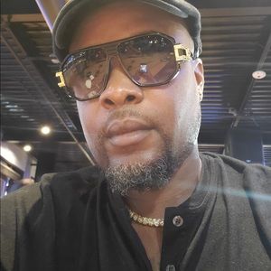 Meet your Posher, Damon